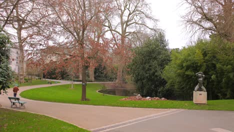 Idyllischer-Park-Jardin-Des-Plantes-D&#39;Angers-In-Frankreich---Breit