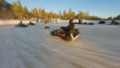 Carrera-De-Gokarts-Sobre-Hielo-Filmada-Con-Un-Dron-Fpv