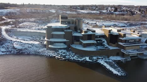 Una-Vista-Aérea-De-La-Mansión-De-Peter-Grant-A-Orillas-Del-Lago-Temiskaming-En-El-Norte-De-Ontario