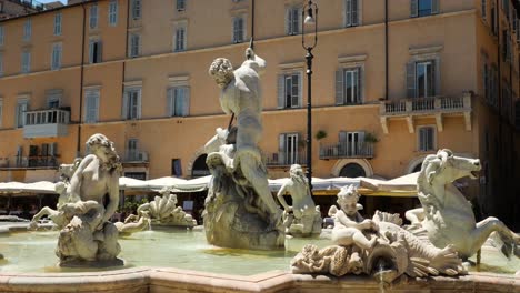 Fuente-De-Neptuno-De-Giacomo-Della-Porta-En-Piazza-Navona