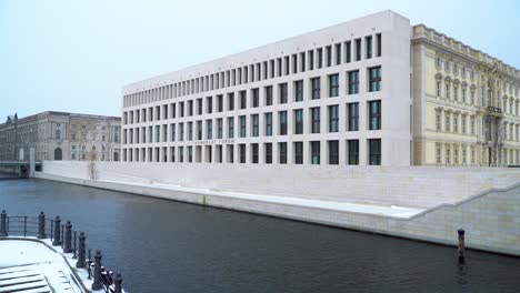 Fachada-Moderna-Del-Museo-Del-Foro-Humboldt-En-El-Palacio-Reconstruido-De-Berlín