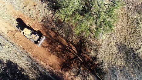 Video-Aéreo-De-Una-Topadora-Limpiando-Terrenos-En-Un-Rancho-Ubicado-Cerca-De-Richland-Springs-Texas