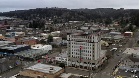 Tioga-Hotel-at-Coos-Bay-city,-Oregon