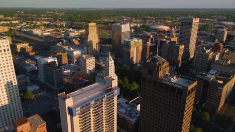 Aéreo:-Sobrevolando-El-Puente-Del-Centro-De-Memphis-Con-Un-Dron