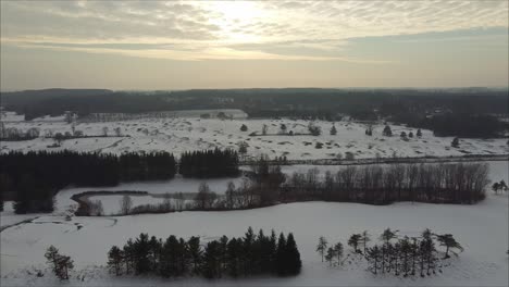 Toma-Aérea-Del-Campo-De-Golf-Toronto-Osprey-Valley-Durante-El-Invierno-En-Caledon