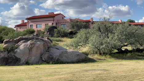 Museo-Amerindio-En-Dragon-Village-Arizona,-Un-Centro-Educativo-Nativo-Americano