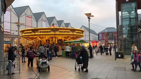 Mercado-De-Navidad-En-El-Centro-De-Bury-St-Edmunds,-Suffolk