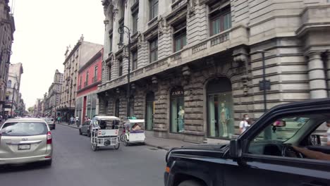 Tráfico-En-Las-Calles-Del-Centro-De-La-Ciudad-De-México-Tomado-Desde-La-Perspectiva-De-Un-Camión