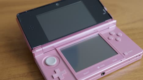 Cerrar-Pan-A-La-Derecha-De-Un-Nintendo-3ds