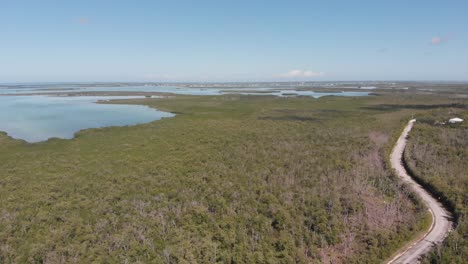 Camino-De-La-Llave-Del-Pan-De-Azúcar-Inferior-4a-Original-Autopista-En-El-Extranjero-Islas-Tropical-Azul-Aéreo-Dron-Ascendente