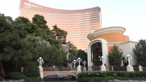 People-walking-outside-of-Wynns-hotel-and-Casino-at-Las-Vegas-Strip