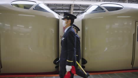 Sunrise-Express-Seto-Und-Izumo-Verbanden-Sich-In-Tokio-Für-Eine-Nachtfahrt