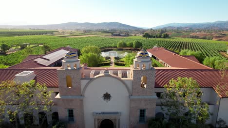 Ponte-Vineyard-Inn,-Weingut-Und-Weinberg-In-Temecula,-Kalifornien-–-Luftüberflug