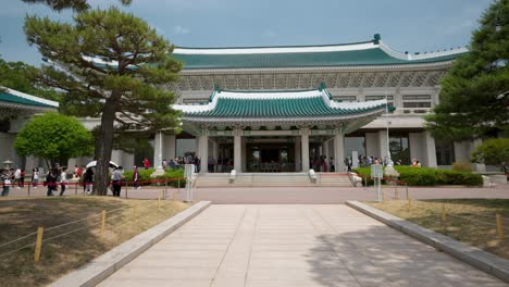 Multitudes-De-Personas-Que-Visitan-El-Salón-De-La-Oficina-Principal-Bon-gwan-En-La-Residencia-Oficial-Del-Presidente-De-Corea-Del-Sur