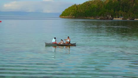 Group-of-3-family-members-boating-in-the-ocean