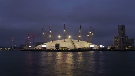 Lapso-De-Tiempo-De-La-Cúpula-Del-Milenio-De-Londres-Con-El-Río-Támesis-Al-Atardecer,-Inglaterra,-Reino-Unido