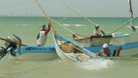 Fischer-Und-Boote-In-Puerto-Progreso-Leben-In-Merida-Yucatan-Mexiko