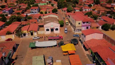 Vista-Aérea-A-Vista-De-Pájaro-Sobre-Un-Pueblo-Rural-En-Bahia,-Brasil