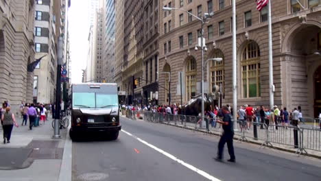 The-intersection-of-Wall-Street-and-Broad-Street-including-landmark-buildings-of-the-New-York-Stock-Exchange