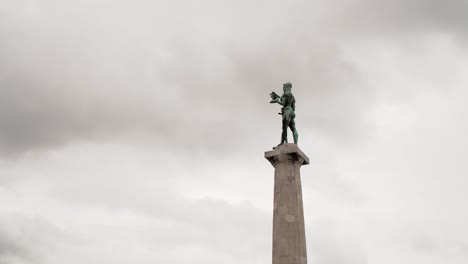 Estatua-De-Pobednik-En-La-Fortaleza-De-Belgrado-En-Belgrado-Serbia