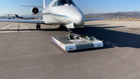 Executive-Jet-Pushback-Rollroboter-Mototok-System