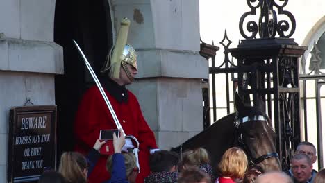 Londres,-Inglaterra:-Icónicos-Soldados-De-La-Guardia-A-Caballo-En-Whitehall-Londres