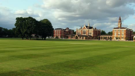 Panning-shot-of-the-Beautiful-School-in-London