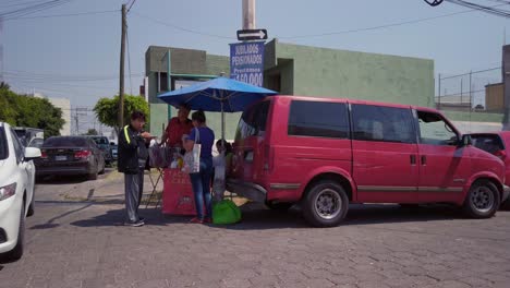 Streetfood-„Tacos-De-Canasta“-In-Einer-Ecke-In-Donwtown-Querétaro,-Mexiko