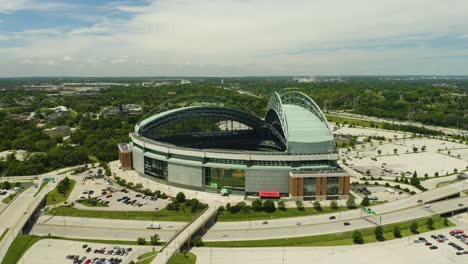 Luftaufnahme,-Um-Miller-Park-Freizulegen-–-Eröffnungsaufnahme-[4k