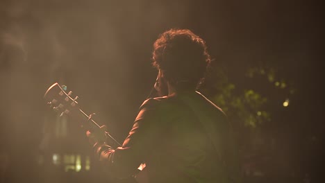 Singer-singing-during-an-architectural-college-fest-in-Kerala