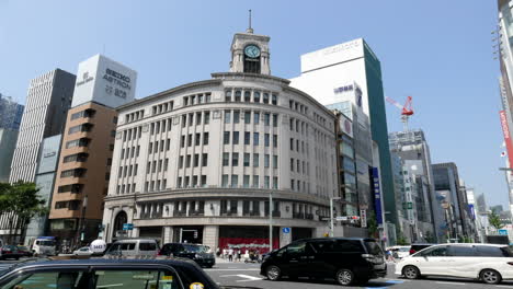 31.-Juli-2019,-Tokio,-Japan---Ein-Zeitraffer-Von-Tokios-Ginza-einkauf-An-Der-Ginza-4-chome-kreuzung,-Dem-Wahrzeichen-Von-Ginza