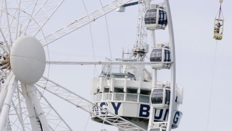 Bungee-Jumping-Vom-Riesenrad-In-Den-Haag