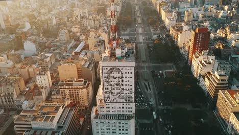 Ministerio-De-Salud---Desarrollo-Social-,-Pan-Down---Fly-Away-From-Building,-Avenida-9-De-Julio-En-La-Ciudad-De-Buenos-Aires,-Argentina