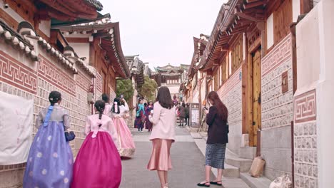 Tourists-walking-and-taking-photo-at-Bukchon-Hanoak-village-in-seoul-tourists-travelling-in-Korean-traditional-village