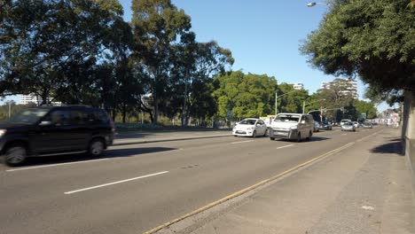 Tráfico-De-Automóviles-A-La-Ciudad-De-Sydney-Desde-El-Sur-En-La-Carretera-Principal-Princess-Highway