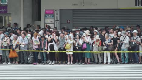 Crowd-Waiting-For-The-Parade-During-The-Yamaboko-Junko-Processions---Parade-Of-The-Famous-Gion-Matsuri-Festival-In-Kyoto,-Japan