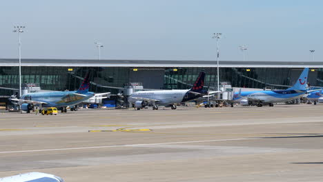 Gelandete-Flugzeuge-Von-Internationalen-Und-Interkontinentalen-Flügen-Am-Flughafen-Brüssel-Während-Der-Sperrung-Und-Des-Reiseverbots-Durch-Das-Coronavirus,-Statische-Aufnahme