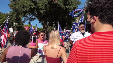 Trump-Anhänger-Greifen-Biden-Anhänger-Bei-Der-US-Präsidentschaftsdemonstration-Nach-Der-Wahl-Im-Kapitol-Von-Texas-Verbal-An-–-4K