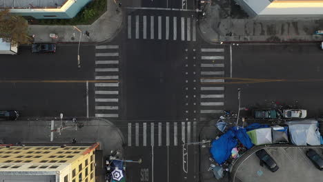 Drohnenaufnahme,-Die-Ein-Riesiges-Obdachlosenlager-In-Der-Skid-Row-Der-Innenstadt-Von-Los-Angeles-Zeigt