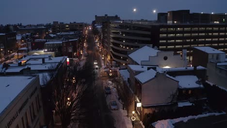 Antenne-Der-Stadtstraße-Bei-Nacht