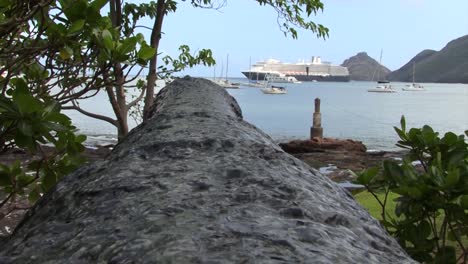 Holland-America-Line-Kreuzfahrtschiff-In-Taiohae-Bay,-Nuku-Hiva,-Marquesas-Inseln,-Französisch-Polynesien