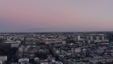 Imágenes-Aéreas-De-La-Catedral-De-Helsinki-Y-El-Hotel-Hilton-Al-Fondo