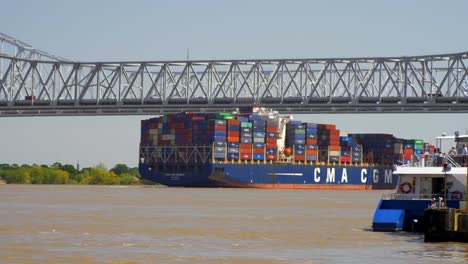 Frachtschiff-Mississippi-River-New-Orleans-Day