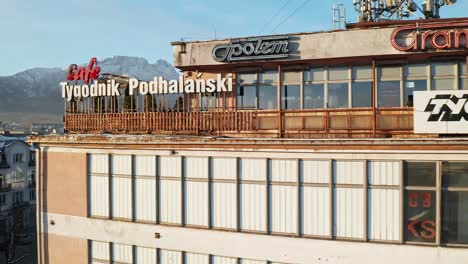 Cafe-Tygodnik-at-Zakopane-overlooking-city-and-mountains-in-background