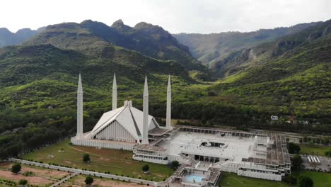 Aerial-View-Of-Faisal-Masjid-Mosque-At-Foothills-Of-Margalla-Hills