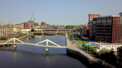 Fliegen-Sie-über-Den-Glasgow-Clyde-River