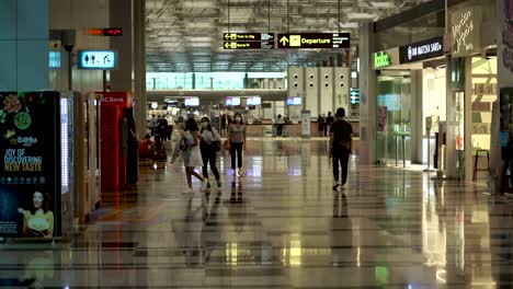 People-walking-at-Changi-Airport-on-the-afternoon