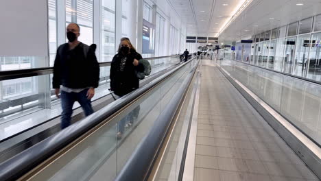 moving-sidewalk-at-munich-airport