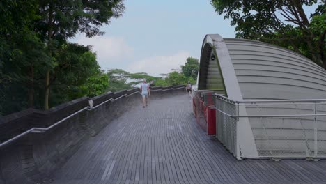 People-walking-and-exercising-at-Anderson-Waves,-Mount-Faber-Park,-Singapore