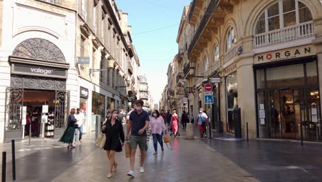 Caminando-Por-Las-Calles-De-La-Hermosa-Burdeos-En-Un-Día-Soleado-De-Verano